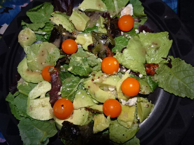 AtkinDining's tweet image. Check out this #salad I made w/ baby kale from @MaggiesFarm tomatoes from @coastalorganics + threw in some #Hatchgreenchili for good measure