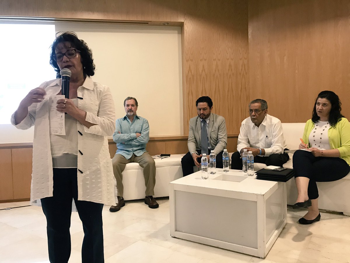 soreya_reyes's tweet photo. Panel "Estrategias para la Retención" planten la experiencia de @UDGVirtual_SUV @UVMMEXICO @cuaedunam #EVANZA al @SIESAD2017 @UnADM_Oficial https://t.co/jV3yNfhofq