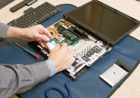 KentuckyDECA's tweet photo. #workforcewednesday today we’re spotlighting Computer Engineers! Click the link to find out more!! #highpayingjobs   https://t.co/nqyPt6uvcg https://t.co/P8vNAFu2NS