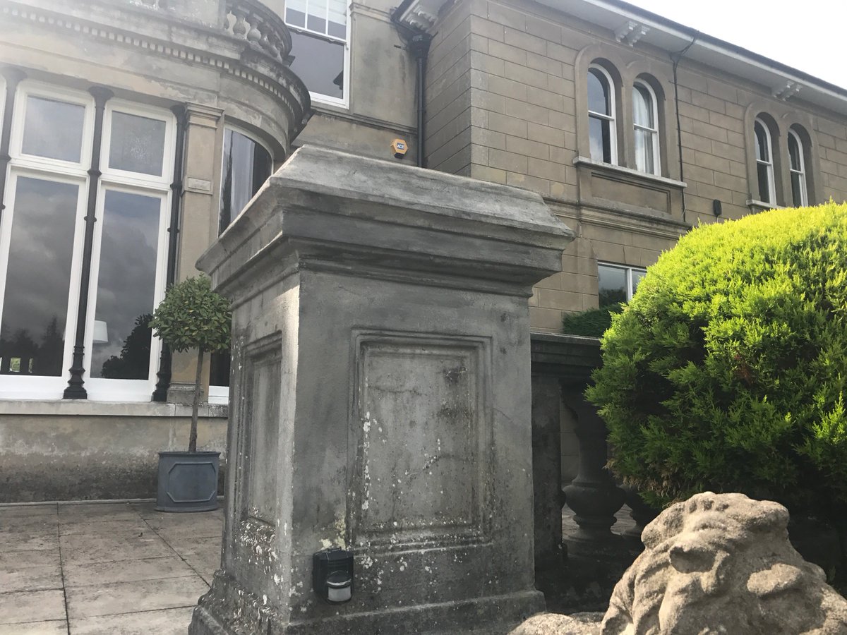 More quality restoration by Henleystone Remedials Ltd 

Brick &amp; stone pier fully restored and then tinted to blend 
Customer satisfaction