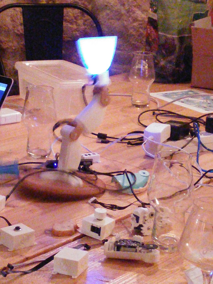 GenerationRobot's tweet image. Demo robotique à l&apos;#aperobot @bordeaux avec @pollenrobotics  @mollardy  !