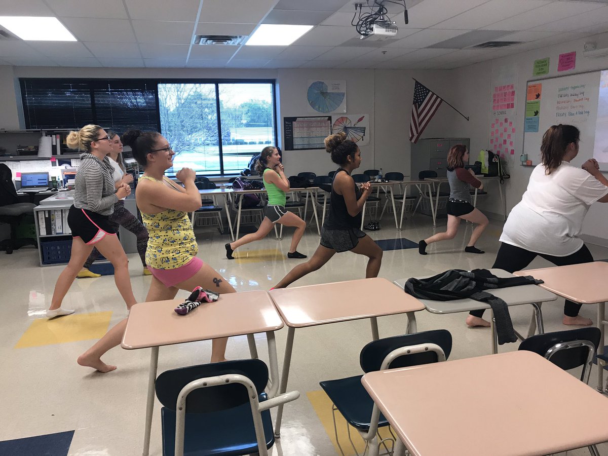 MopiDanceTeam's tweet photo. Sweating it out to start practice today! #cardioandcore https://t.co/0KqSnfOa9X