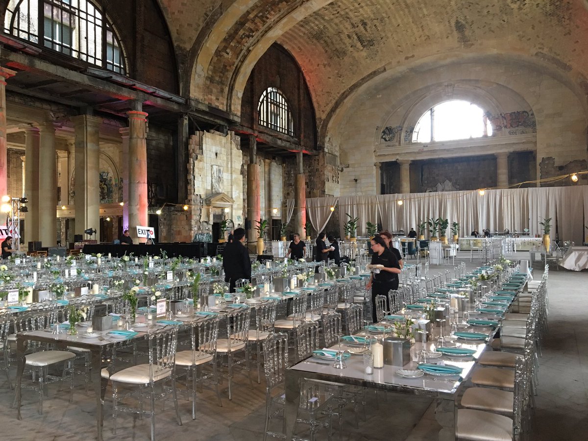 Chad Livengood On Twitter More Photos From Inside The Old Michigan Central Station In Detroit Https T Co Vraoee96iy Dethomecoming Detroithomecoming Https T Co 7pnto3guxw