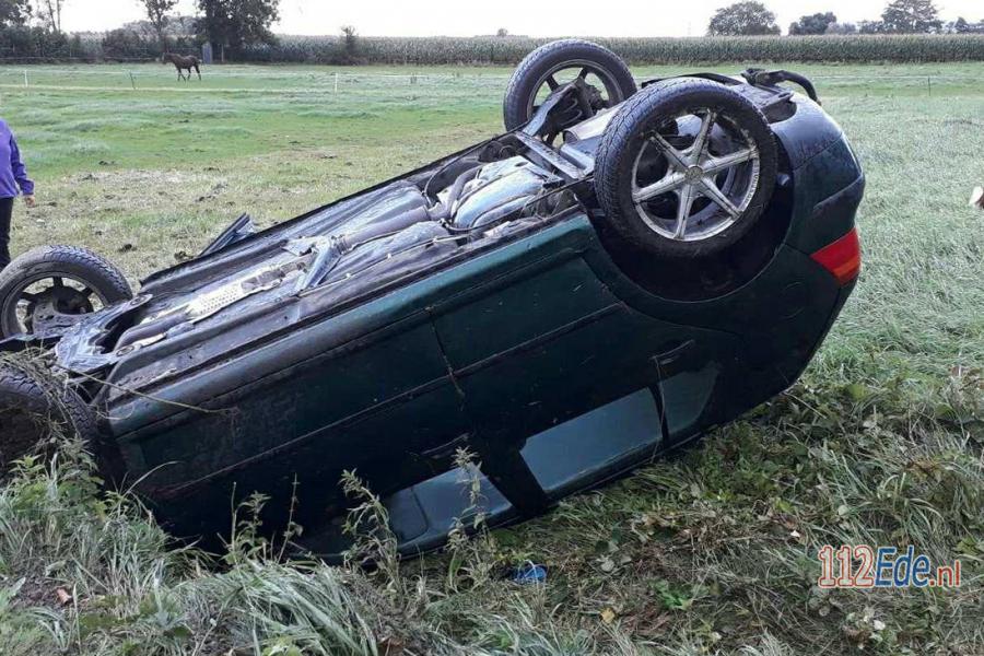 🚨 Auto vliegt uit de bocht en belandt op zijn kop in weiland 112.press/Pmp5Dx #Ede #112Nieuws https://t.co/XyfOhAFOU1