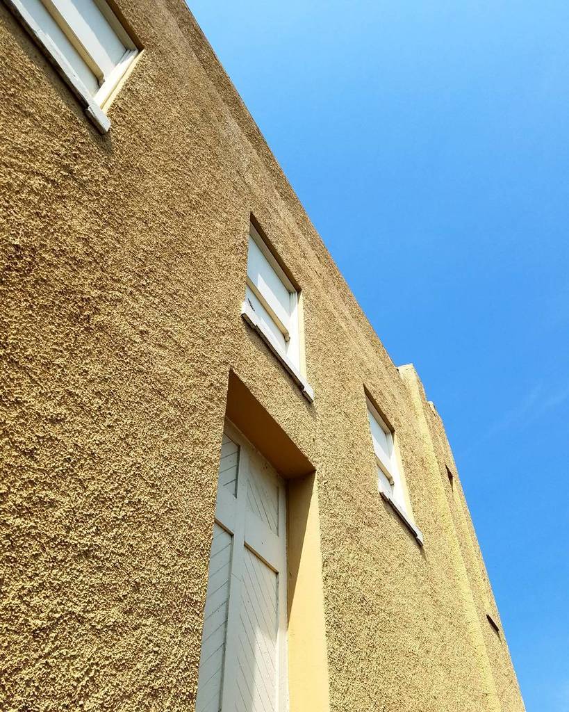 PeterHulce's tweet image. The color of this building goes well with the color of the sky. #designerthoughts