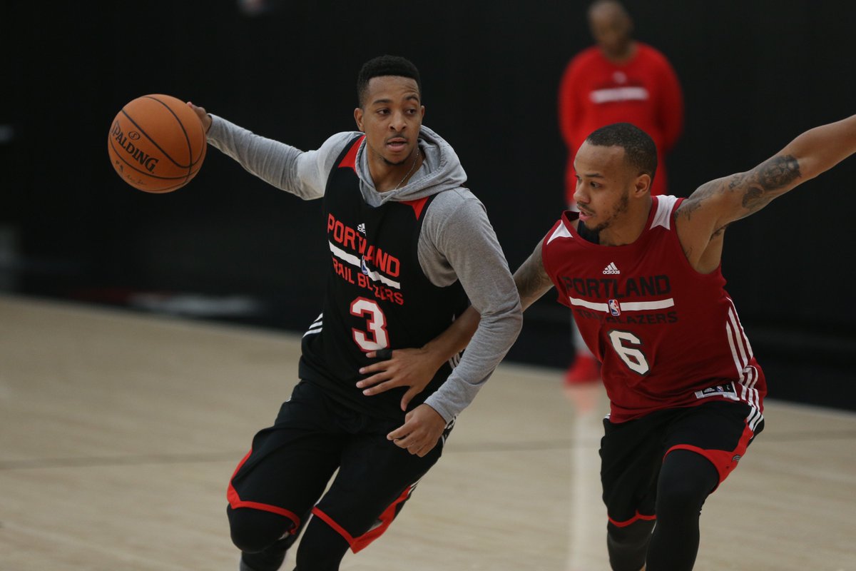 thisisdaners's tweet photo. Why we still in adidas practice gear ? RT @trailblazers: WE BACK.

📸 » https://t.co/zrrbDONgSs https://t.co/Gkf6BuL6Cg