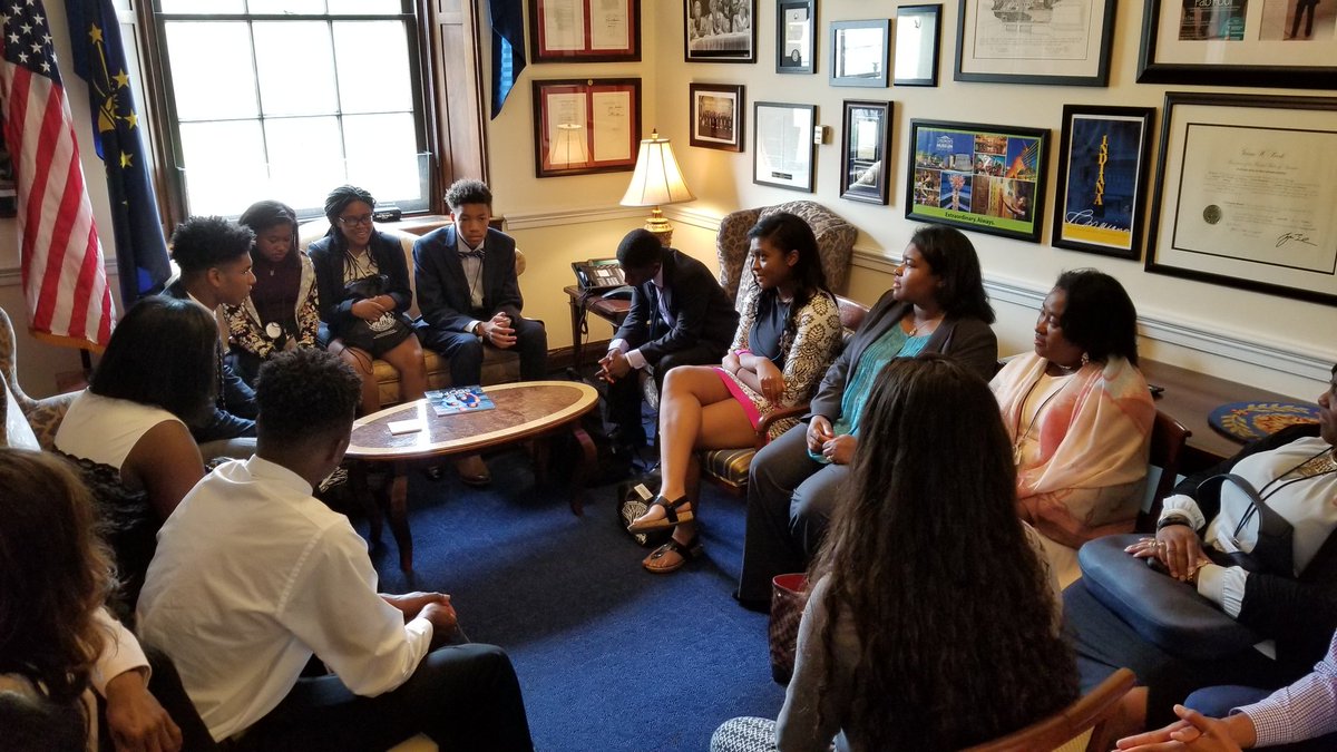 politicalseason's tweet photo. @CircleCityJnJ and @indyjackandjill teens talk the issues with the staff of IN rep @SusanWBrooks #OTH2017 @newjoynjourney https://t.co/hMhEYmnRNR