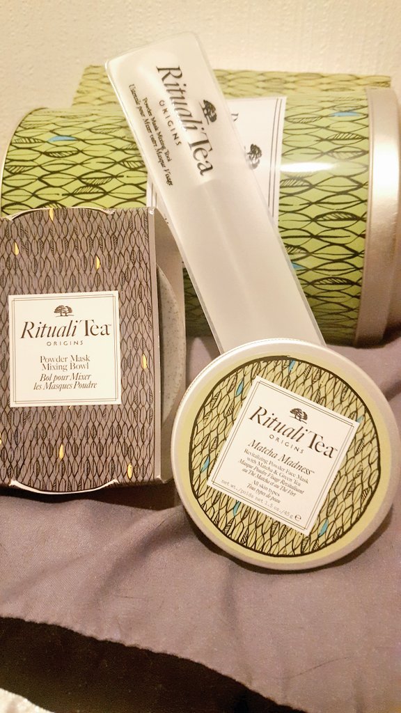 sophiethompson9's tweet photo. The perfect gift to wipe away those #humpday vibes 😍 @Origins #RitualiTea #MatchaMadness #FaceMask https://t.co/THJ25dbHXH