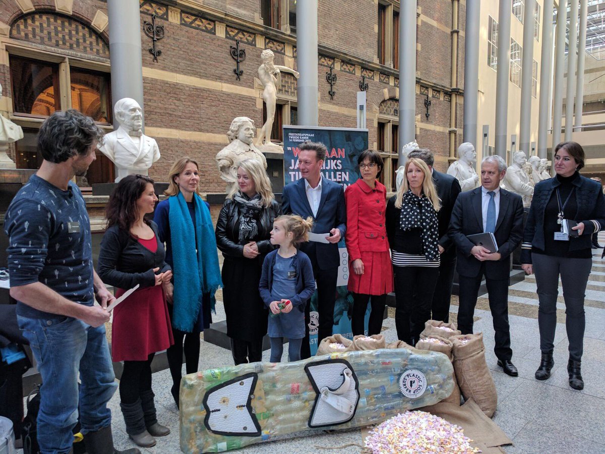 60k handtekeningen + CE delft studie + jullie motie handtekening = statiegeld toch? <a href="/remcovvd/">Remco Dijkstra</a> <a href="/AgnesMulderCDA/">Agnes Mulder</a> <a href="/carladikfaber/">Carla Dik-Faber</a> <a href="/SvVeldhoven/">Stientje v Veldhoven</a>