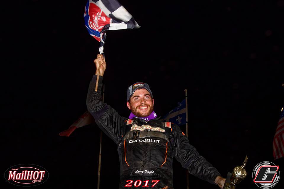 PenskeShocks's tweet photo. Congratulations to #LarryWight on winning the #BigBlockModified #SuperDirtSeries race this past weekend at Autodrome Granby. #penskeshocks https://t.co/wUa3nKSbw4