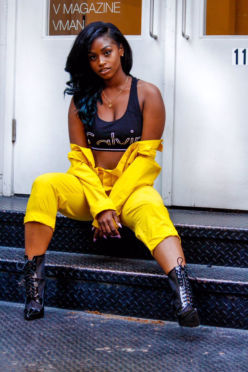 datboical's tweet photo. I SAID I SAID THEY
WERE NEXT LEVEL ππ₯
Jumper: @VANS_66
Top: @CalvinKlein
Shoes: @PublicDesire
Model: @Ashlitaaaa
πΈ#Calvingproductions https://t.co/8VUhOvGHzH