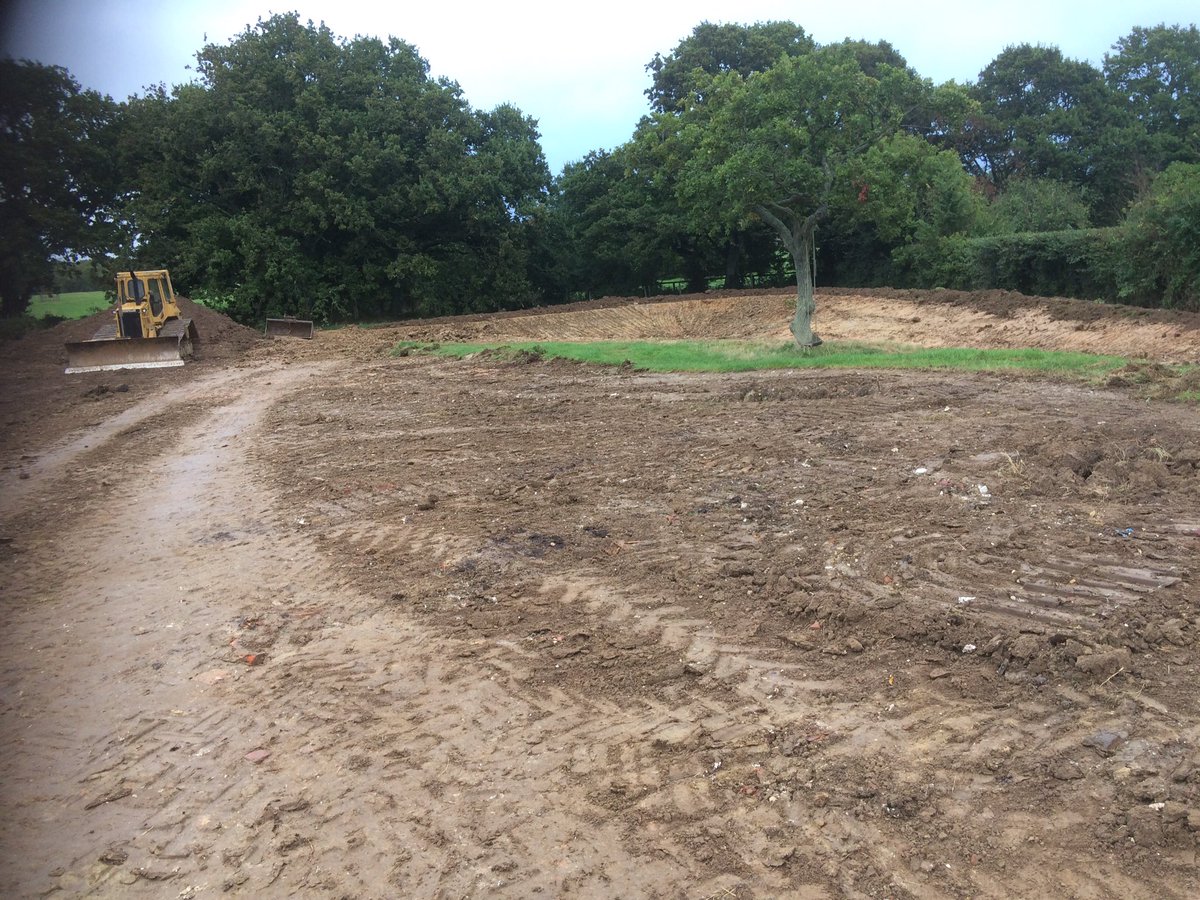 nigel_landscape's tweet photo. Great to catch up with @Hydro_Turf today on the latest project. It'll be great. https://t.co/2cuWv6kNE3