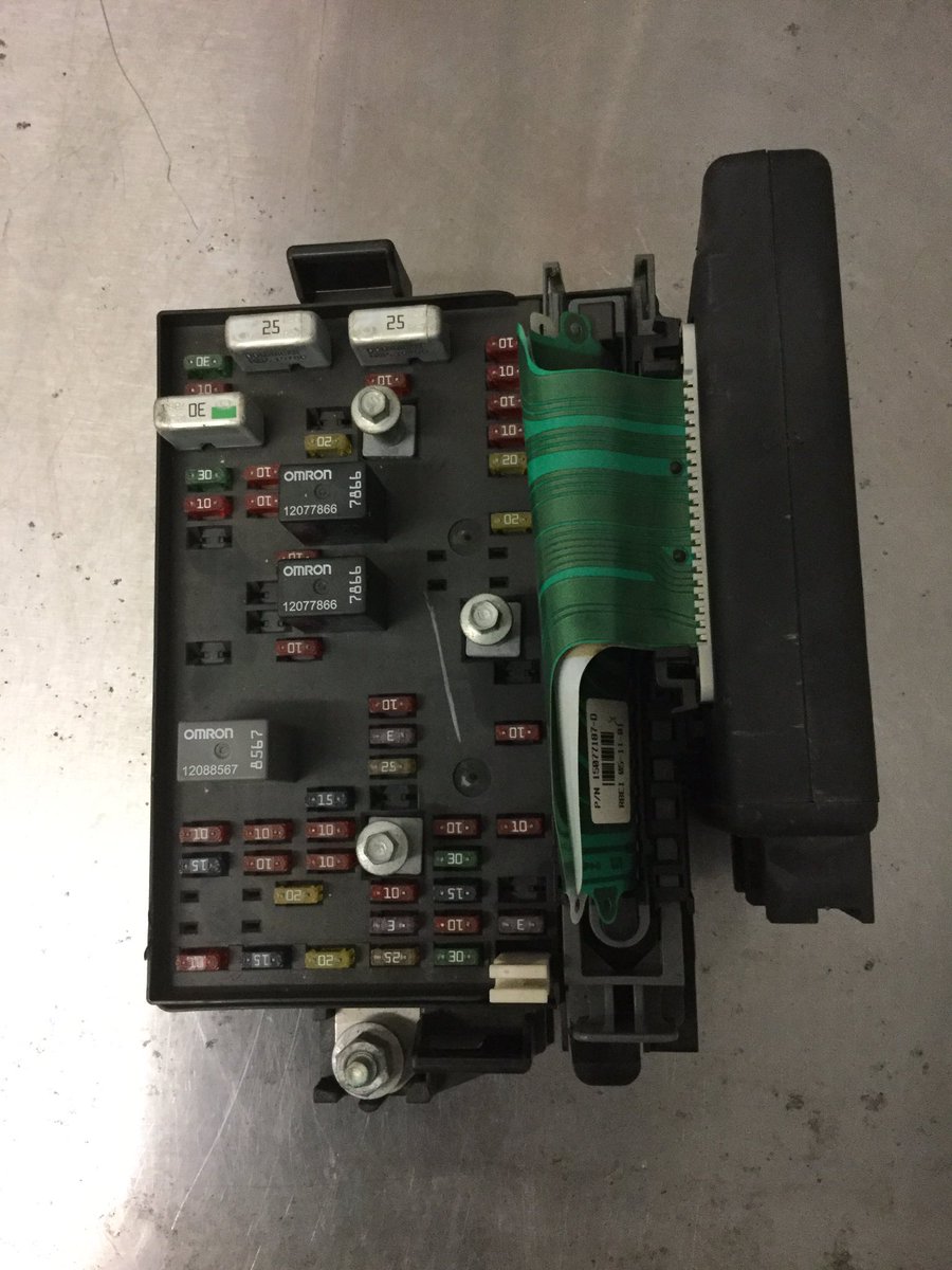 TriStateAutoSal's tweet image. 2002-2005 Chevrolet Trailblazer. Fuse box and body control module. 
ebay.com/itm/2324875152…