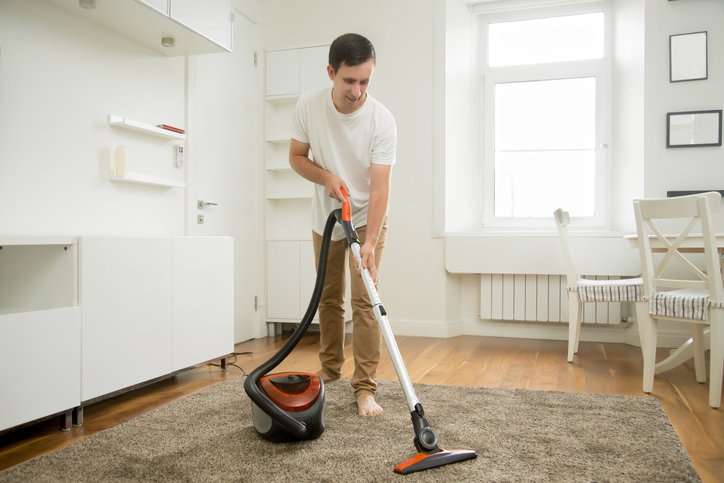 DYK that you can accumulate an extra 1000 steps with 11 minutes of vacuuming? ow.ly/U7KX30f7CKz #MoveMore #10kperDay