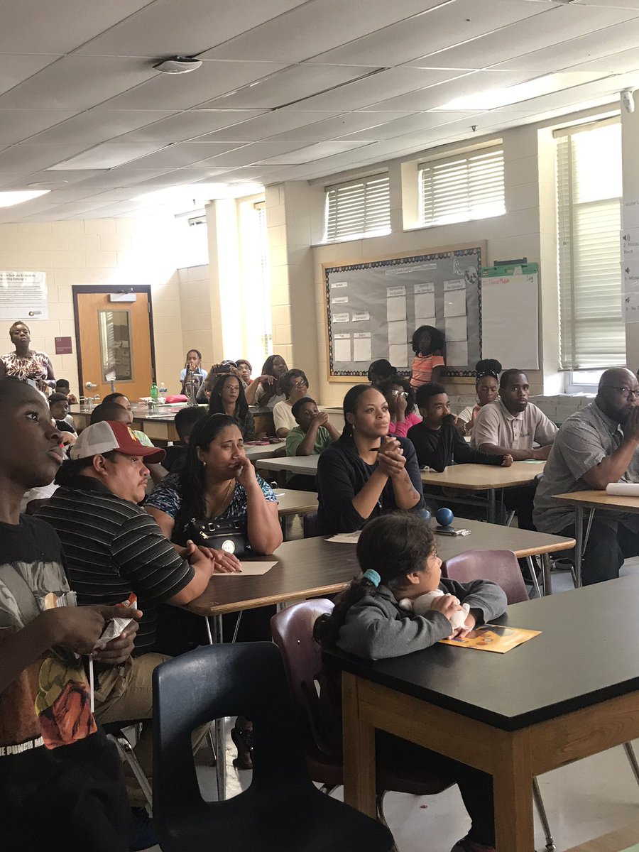 MrGilchrist1's tweet photo. BSMS Back to School night! #thestoddertway #ripmediocrity https://t.co/UE0SS2Sp0m