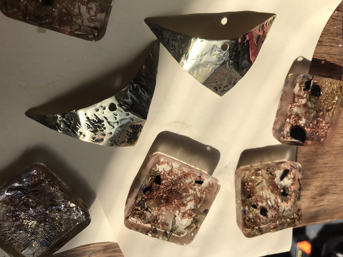 riss13's tweet photo. Still working on stuff for Sunday's popup in Silverlake...some #orgone and 🦈 tooth earrings #artisanjewelry #energymechanic https://t.co/hzXR0s38my