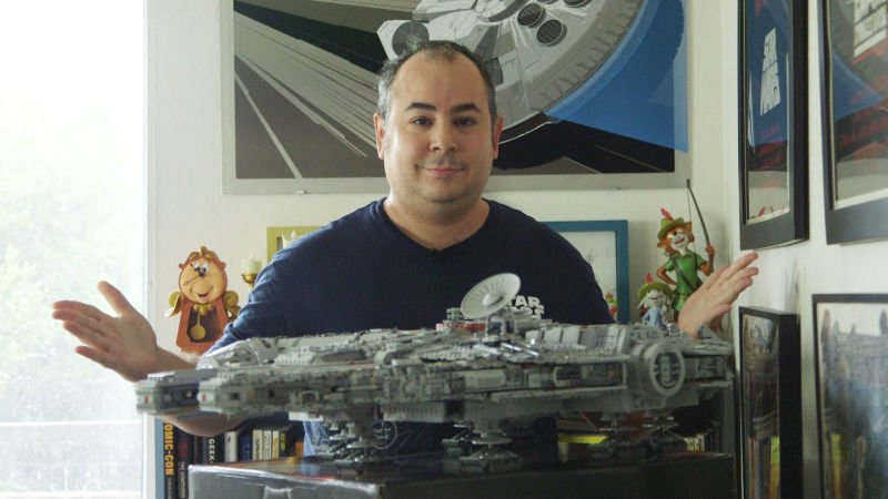 io9's tweet photo. Watch as io9's Germain Lussier assembles Lego's massive, 7,500-piece Millennium Falcon https://t.co/tyj8MBTDcT https://t.co/m0H5apzwfc