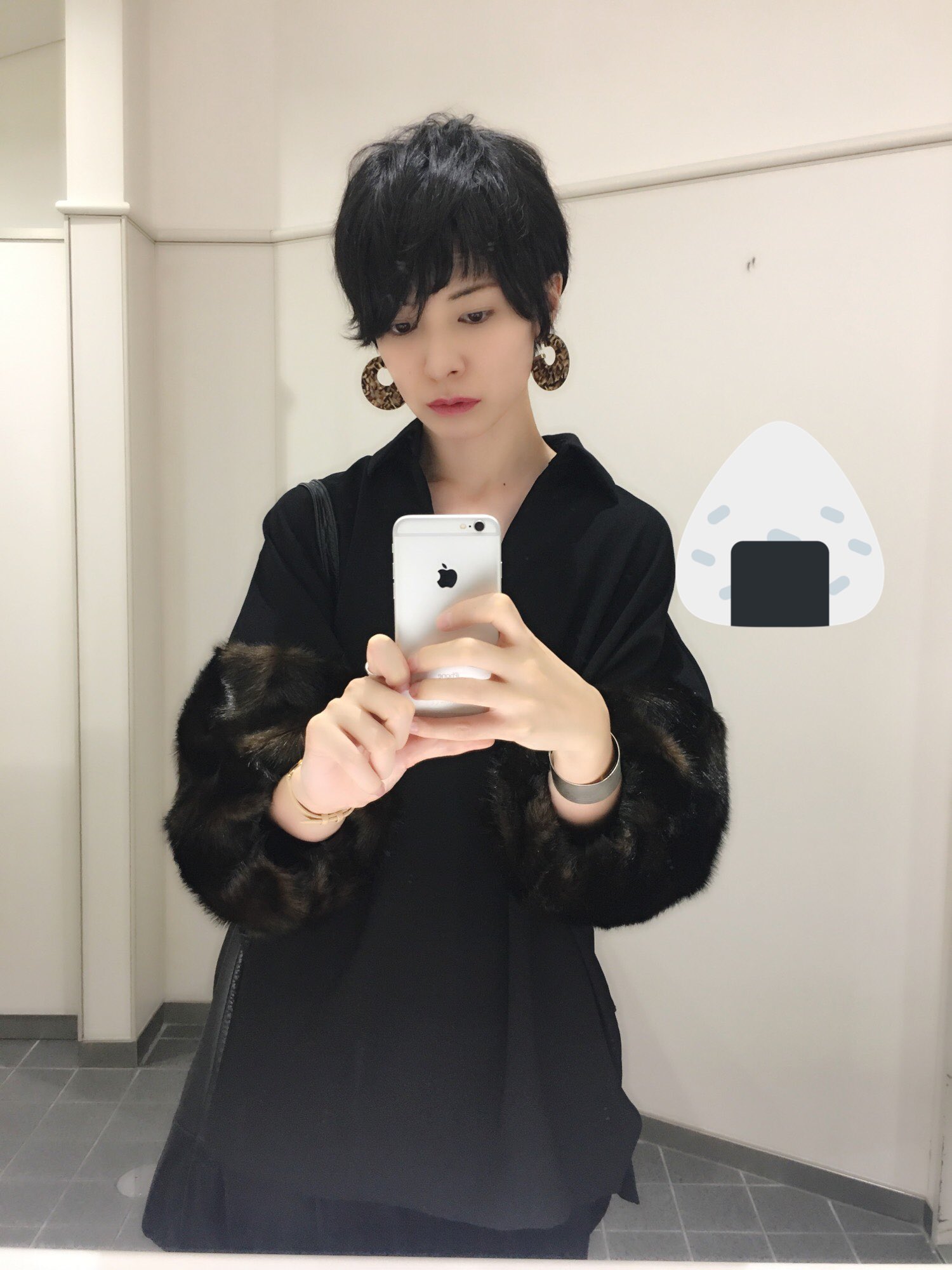 がぎぐげご Supram 行ってきました 安田成美にして下さいと言ったら素敵な前髪になりました ほぼすっぴんで行ったらリップつけてくれました 優しい T Co Q4ao7vr9fr Twitter