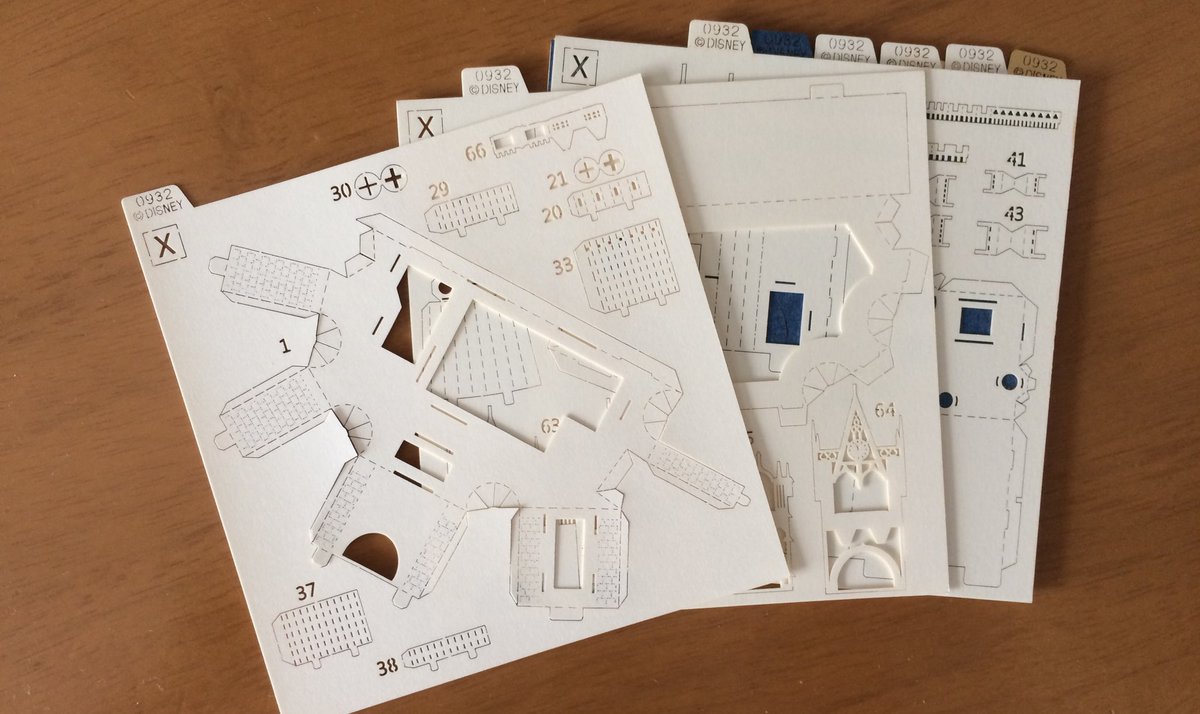 型抜き印刷ドットコム 先日見つけた面白そうなもの ペーパーナノ シンデレラ城 精密なペーパークラフトで 作るには接着剤やピンセットがいるそうです 制作に掛かる時間も5時間以上とか 見るからに細かそうです笑 近日中に制作して完成品をアップ