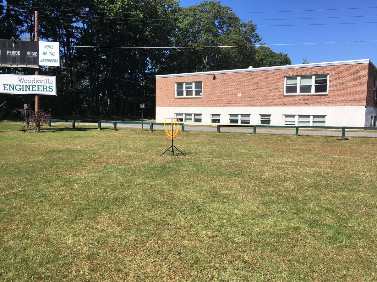CoachLesterPE's tweet photo. A little disc golf mini course to wrap up the unit #physed #lifetimeactivities #getoutside #hsphysed https://t.co/nNZIP2zIGm