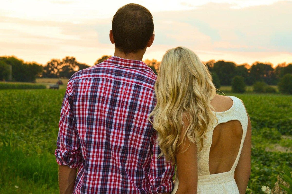 JacquelynMJones's tweet photo. Find your person and never let them go 💕 https://t.co/hg3k0d4gZO