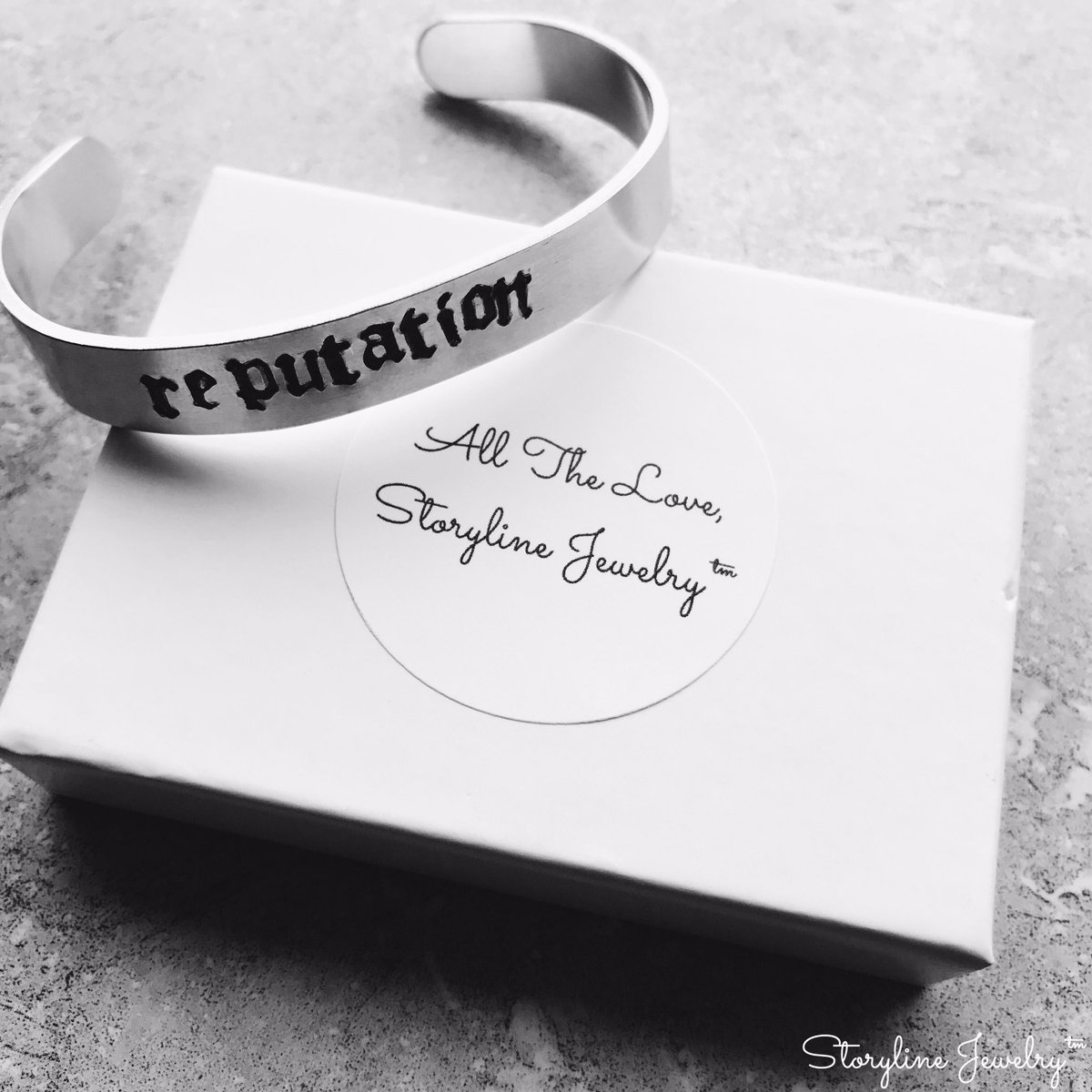 StorylineJewel's tweet photo. reputation Cuff Bracelet (unisex) 🖤
Available now! #reputationcollection
🛍: https://t.co/ygkS6T9Qve https://t.co/ZAGmojE5tf