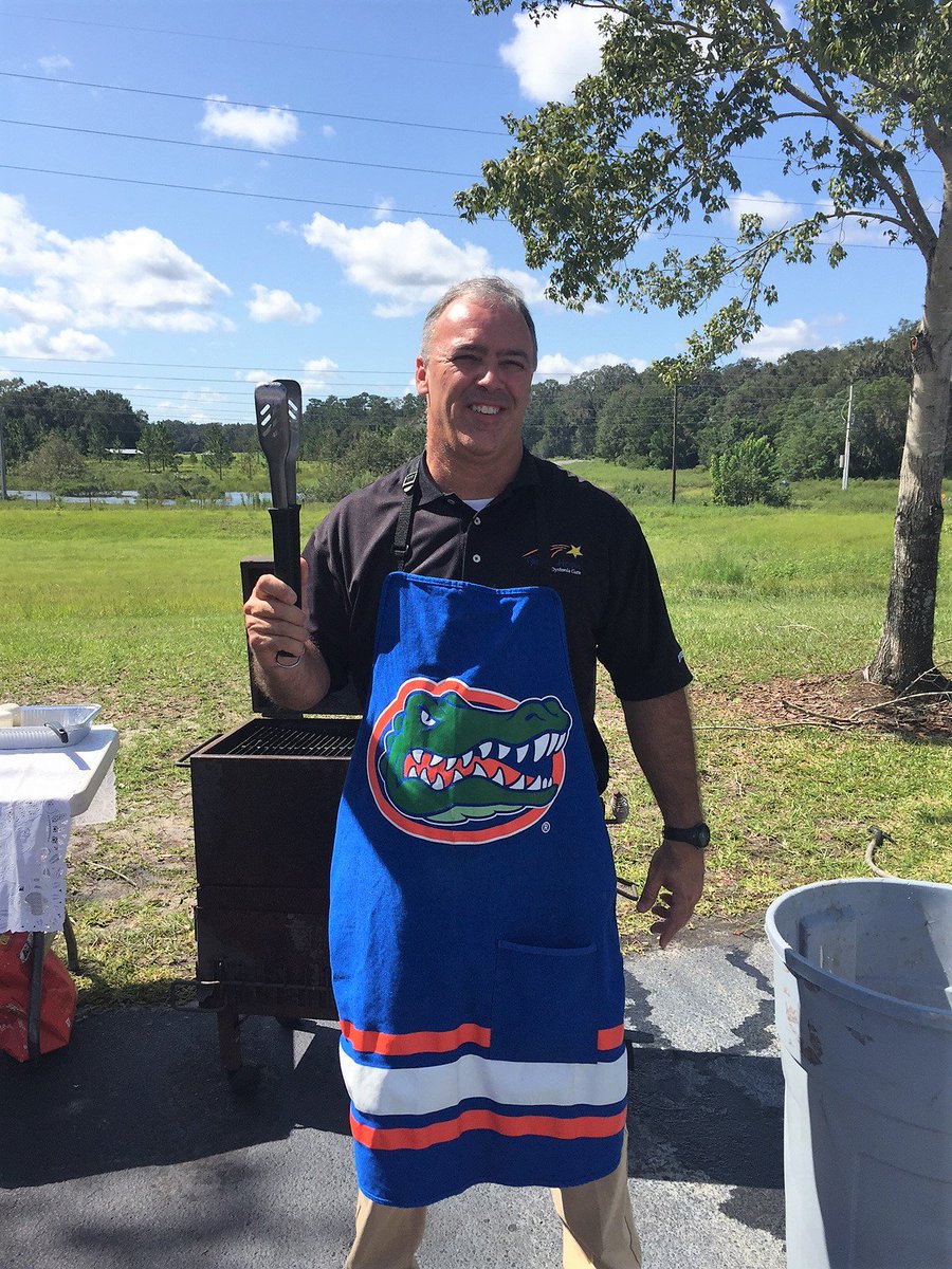 InterMedBio's tweet photo. The InterMed Team supporting our fellow Floridians after #HurricaneIrma with a cookout and air conditioning! #TeamInterMed #GatorGood https://t.co/CBWRVzrcH0