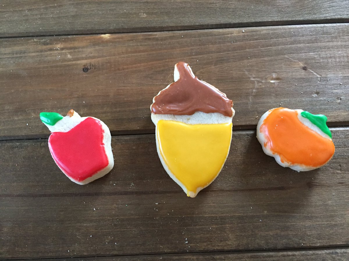 IcingCookies's tweet image. We have cookies all shapes and sizes...even teeny, tiny ones! #bitesize #cookies #homewood #birmingham #Bakery