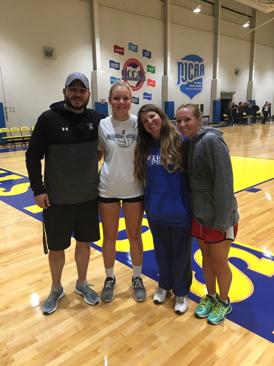 CoachDPeterson's tweet photo. Once a Viking, always a Viking! #reags @CyndeSroufe @hlp222 https://t.co/CSNLCjMsA6