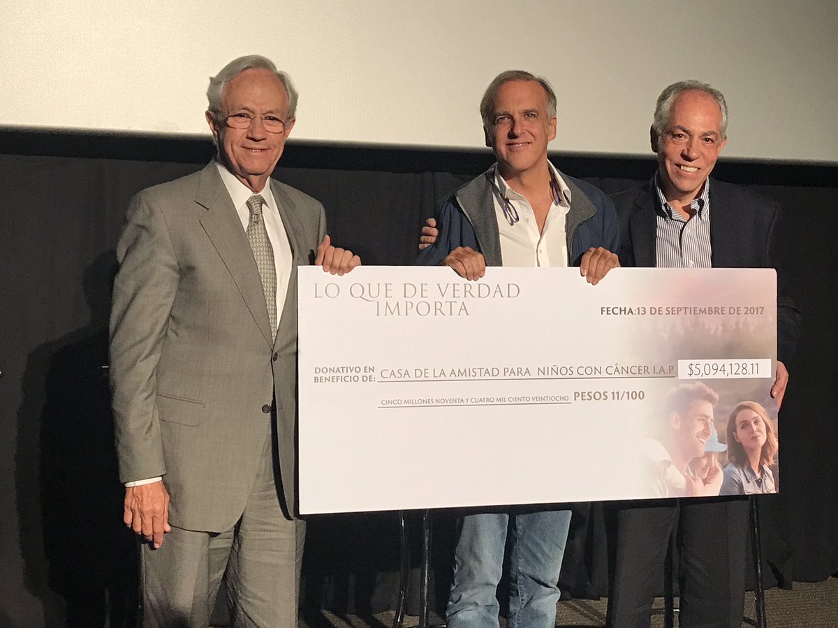 @PacoArango donó + de 10 millones de pesos a @CasadelaAmistad y @VaXMiCuenta por la recaudación de @LQDVI_Pelicula #LoQueDeVerdadImporta 👏🏻