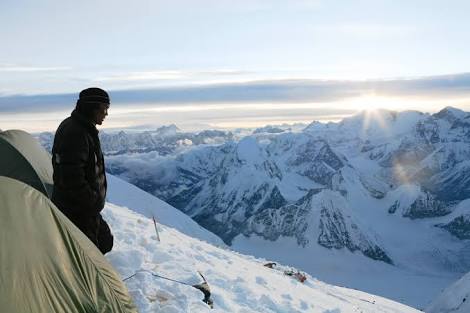 NZ_Ent_Pod's tweet photo. Mountain @jenpeedom  Willem Dafoe &amp; Aust Chamber Orchestra has our reviewer Amy "feeling high" after watching it.
https://t.co/xhLoZZSUQl https://t.co/A6W1GQ9Uyh