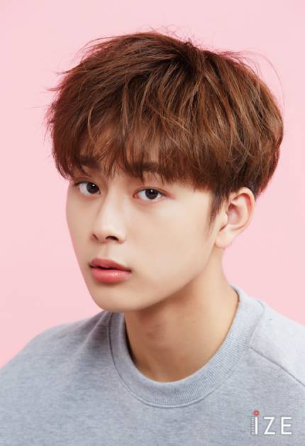 CubeChicks_MM's tweet photo. Model seonho rise again😍
Our seono is so good in specs😍
Its more cute with his original specs👓❤
#YooSeonho #유선호 #cubechick https://t.co/ErCqAteUIP
