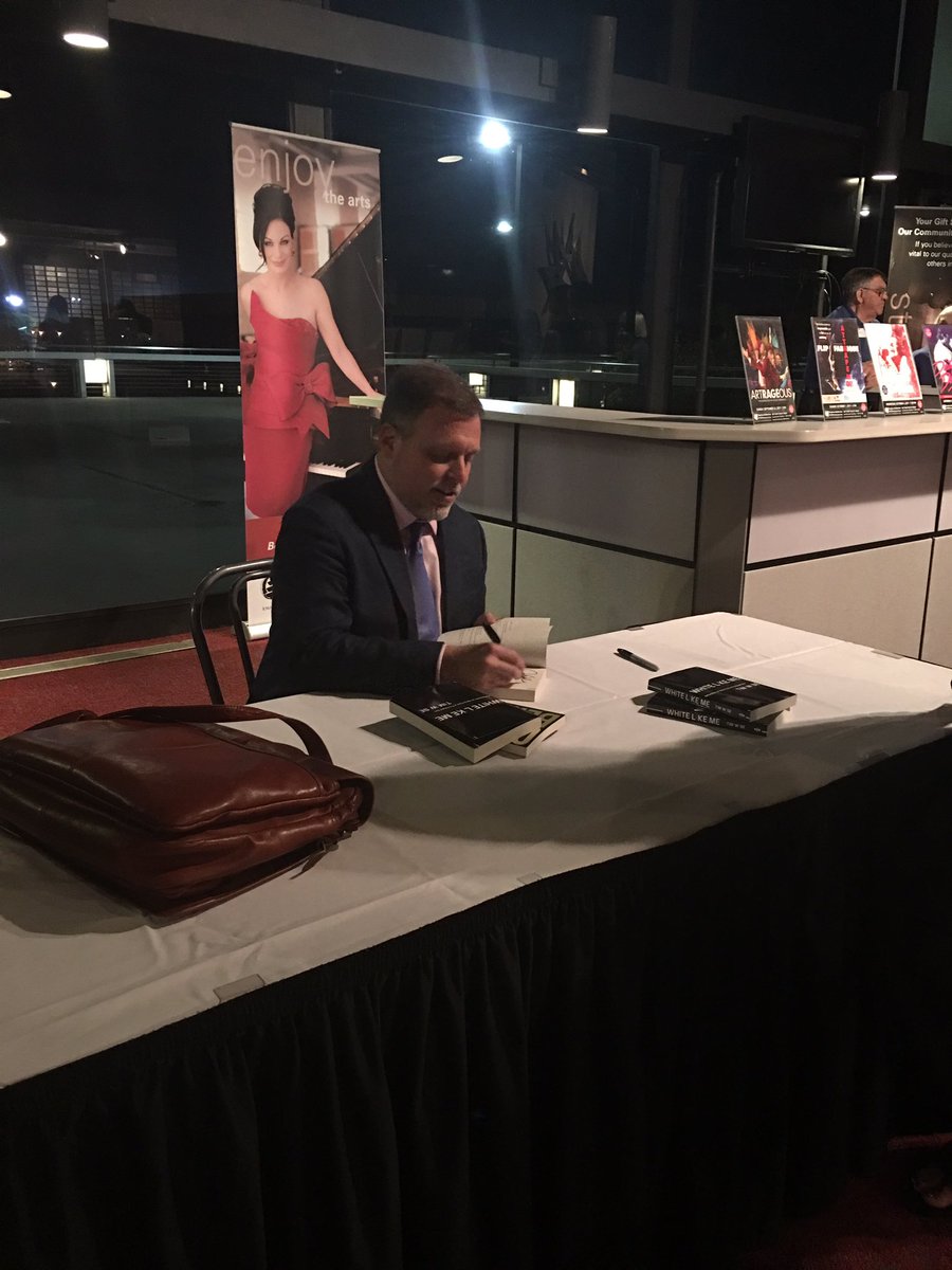 shaohuapei's tweet photo. Got my copies signed https://t.co/oUP5b1sO5O