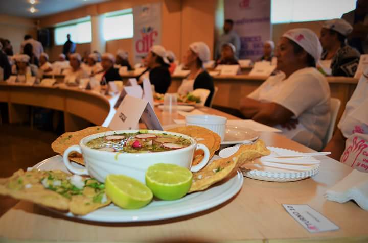 difapaseo's tweet photo. Nuestro comedor comunitario 'Fernando de Tapia' participando en el Concurso Estatal de Platillo Saludable ¡Éxito! https://t.co/6bwuuyxiCq