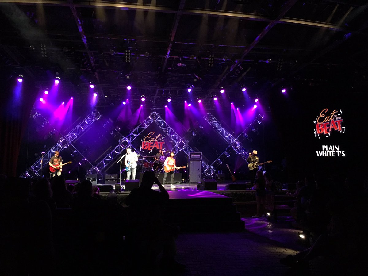BlueHenMarisa's tweet photo. Just met the lead singer of @plainwhitets in my resort after watching them perform at Epcot! What a night 🎶 https://t.co/Tgtu0WYQ9G