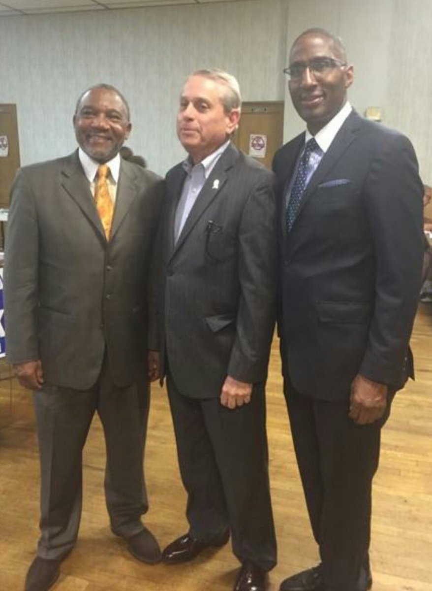 zachreed12's tweet photo. I had a wonderful time campaigning in Ward 8 & 13 tonight. Ty residents of #OldBrooklyn & Collinwood. #SafetyFirst #ReedSafe #NewMayor https://t.co/xHdFm7I9I1