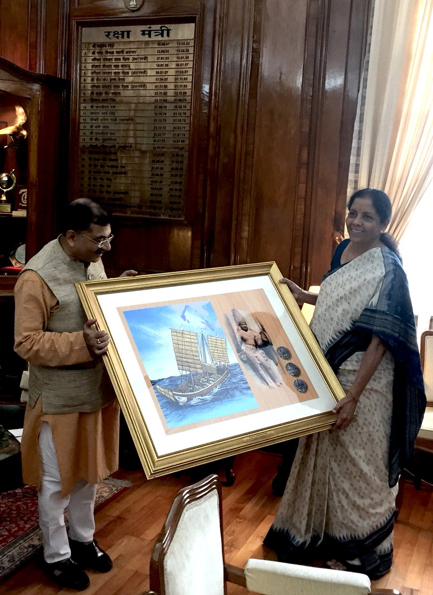 Tamil @Tarunvijay Anna gifts RakshaMantri @DefenceMinIndia   @nsitharaman  Portrait of Indian MaritimePower Icon TamilEmperor Rajendra Chola