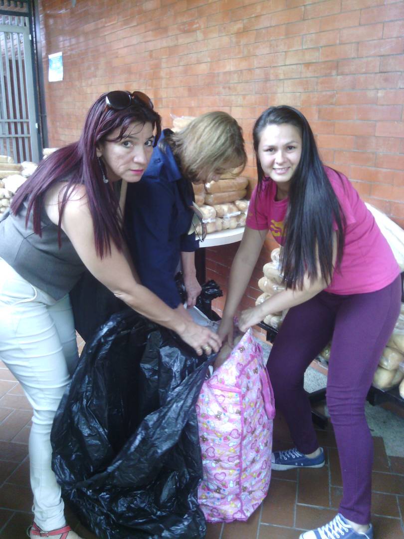 epp_osuna's tweet photo. #CLAPAN Llego a la Comunidad de Maisanta Gracias a la Gestion de la #MAPOR,  Panaderia Calderon  #ASOINPA CLAP es #TrabajoyCompromisoSocial https://t.co/XQwkP48Cgu