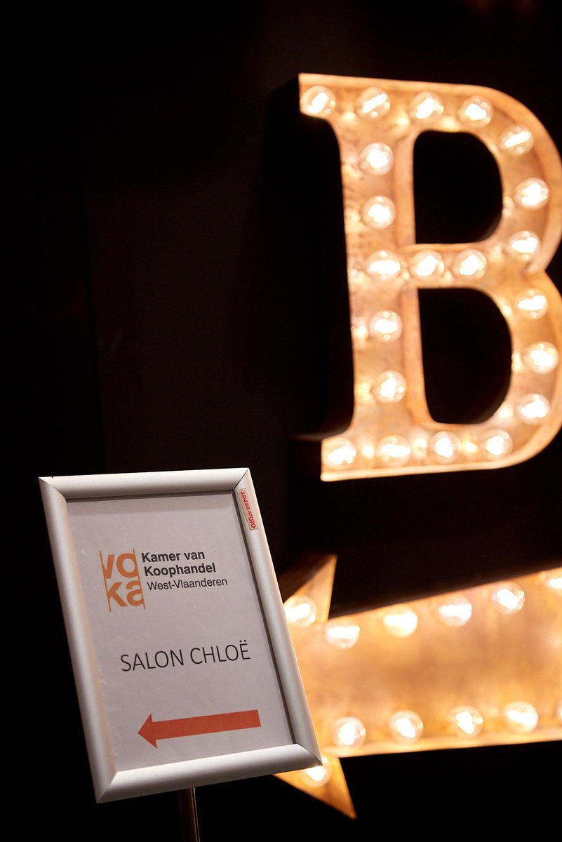 DXsolutionsBVBA's tweet photo. .@Ksafke bracht afgelopen week een case over #blockchain voor @VokaWVL https://t.co/r2qsfrzEhe
