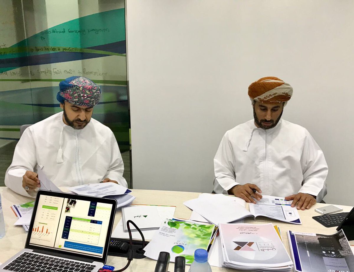 KhaulaAlHarthy's tweet photo. شكراً للسيد آدهم والأستاذ عبدالله العبري لتقيمهم للشركات التي ستتأهل لمرحلة التحكيم في مسابقة الشركة
كل التوفيق لجميع المشاركين🌹
#إنجاز_عمان https://t.co/7LoMCz5TiS