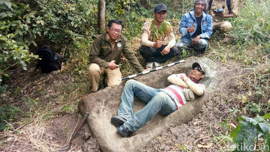 Warga Bondowoso Temukan Batu Diduga Benda Prasejarah detik.id/6SGuEs