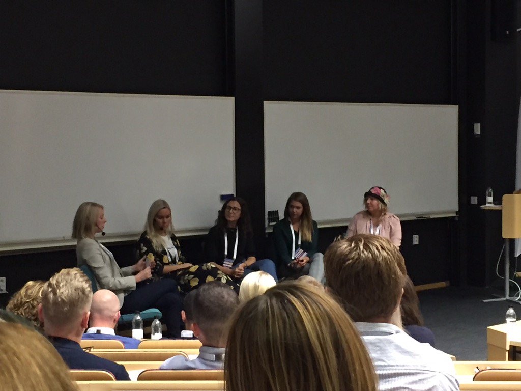 RebeccaBrodd's tweet image. "Lägg inte upp något halvdant" - panel om Instagram #emeet