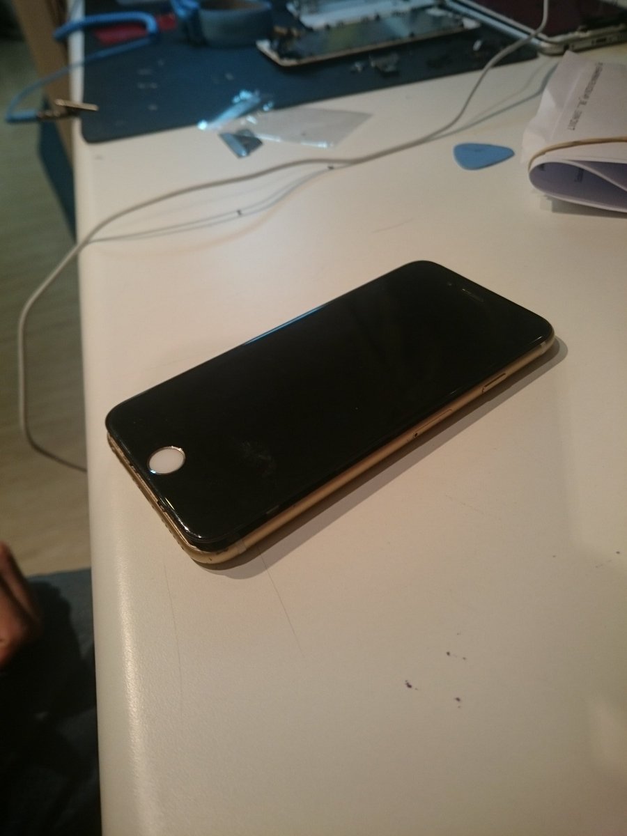 TechlabRepair's tweet image. Happy Thursday everyone! We're hard at work on repairs this morning, here's an image of an #iPhone we're fixing at the moment! #Techlab