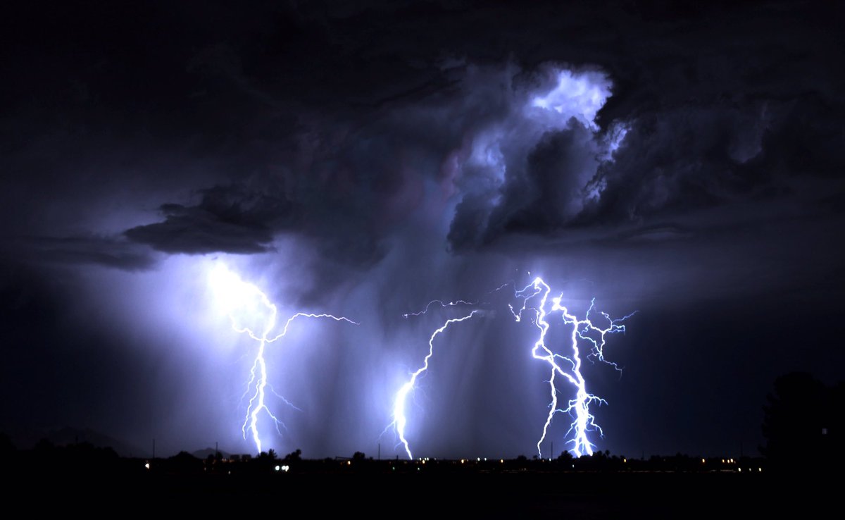 cashmoneypatty's tweet photo. Vegas storm https://t.co/53zPfE9CPq