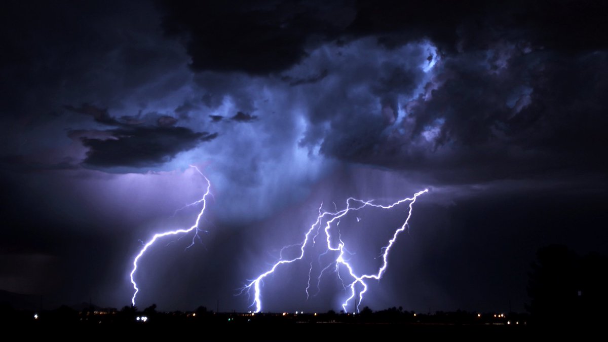 cashmoneypatty's tweet photo. Vegas storm https://t.co/53zPfE9CPq