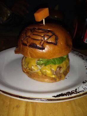 TiaraOtaku's tweet photo. En la ruta del @burgermasterco #burgermasterco probe #Similoa deliiiciosaaa #JuanBurger deliciosa, #Laxarcuteria muy pequeña mal servicio. https://t.co/XQyN3YNYw3