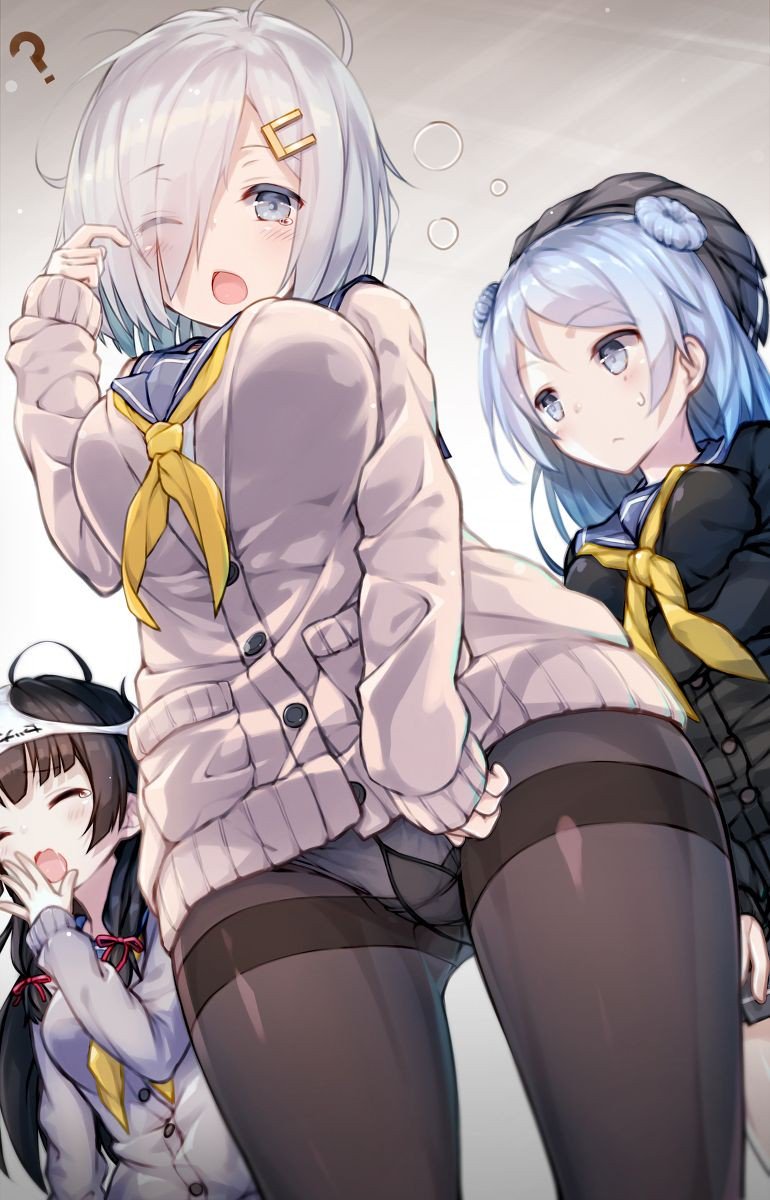 CuteSugarPieY's tweet photo. The girl was still sleepy waiting the the train station as she looked down and say you "h-huh? What are you--" yawns https://t.co/XlO7nwpG1G