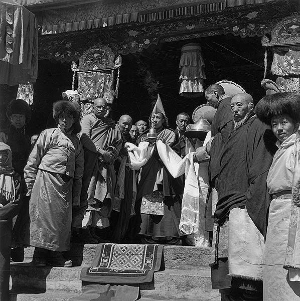 Amazing Historical Photo of Dalai Lama in 1951 