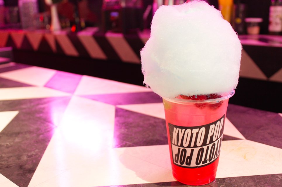 NEWメニューのベリー&amp;レモンソーダが登場🎉
綿アメトッピングでアフロへ変身☁️