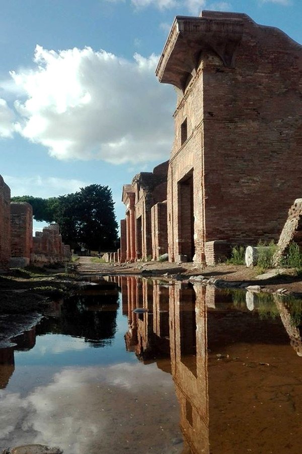 Postcards from Italy: #Ostia antica, the Via degli Horrea Epagathiana seen from the south, photographed on September 4th at 6 pm.